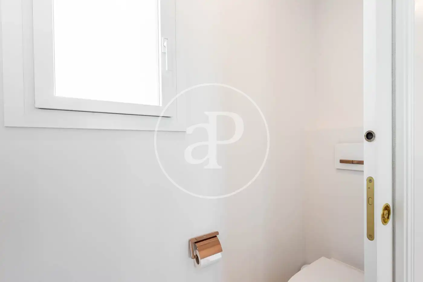 Baño de Piso de alquiler en Barcelona con Aire acondicionado, Calefacción y Terraza