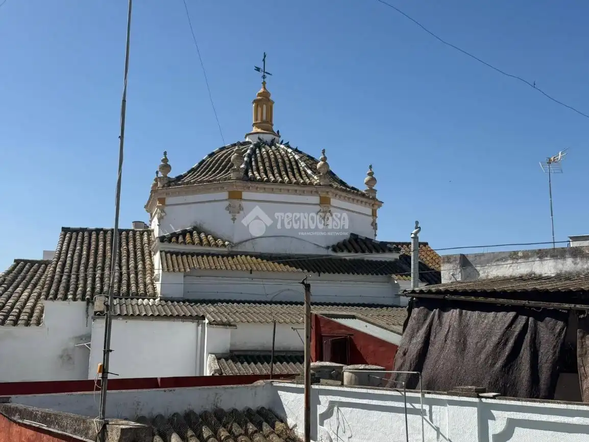 Vista exterior de Casa adosada en venta en Arahal con Balcón