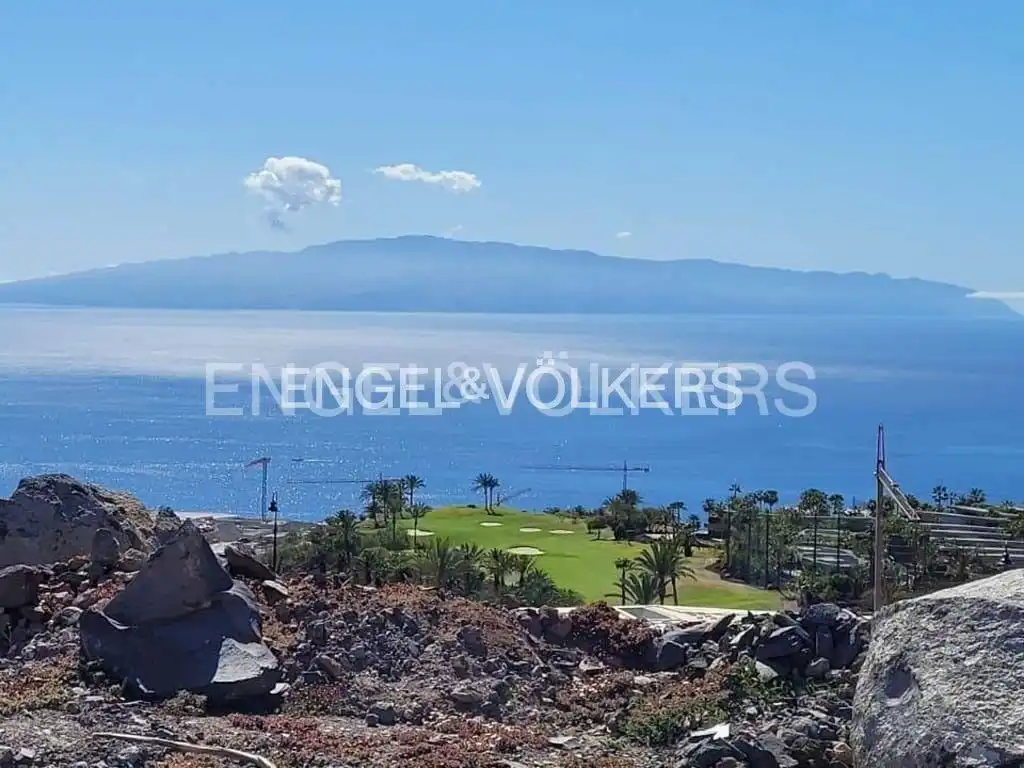 Lands and plots for sale in Abama