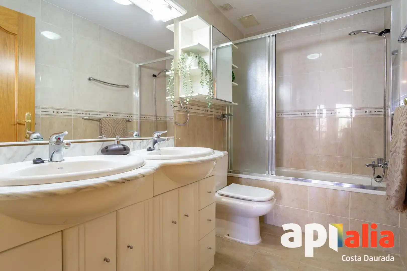 Baño de Casa adosada en venta en Cambrils con Calefacción, Jardín privado y Terraza
