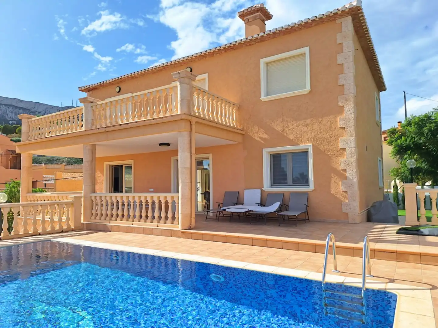 Detached house for sale in Canuta