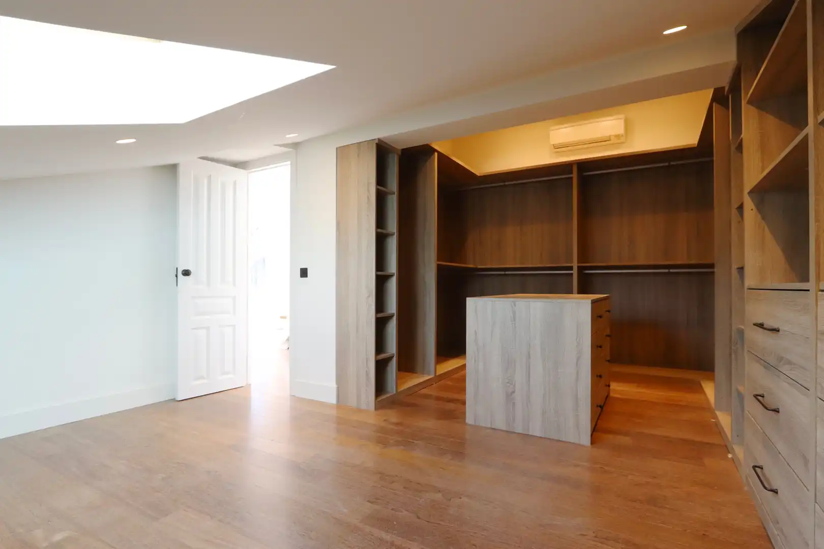 Dormitori de Casa o xalet de lloguer en Madrid amb Aire condicionat, Calefacció i Jardí privat