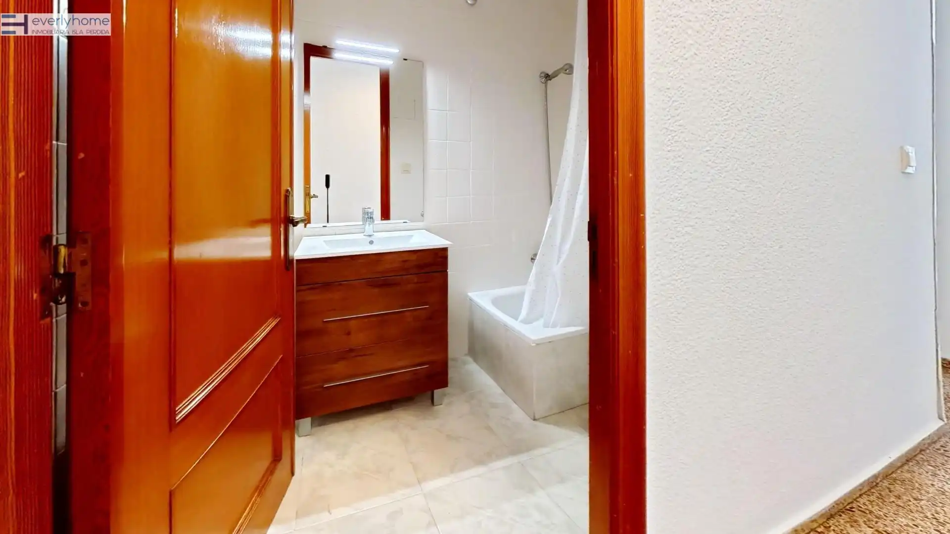 Bathroom of Flat for rent in Valencia  with Furnished and Balcony