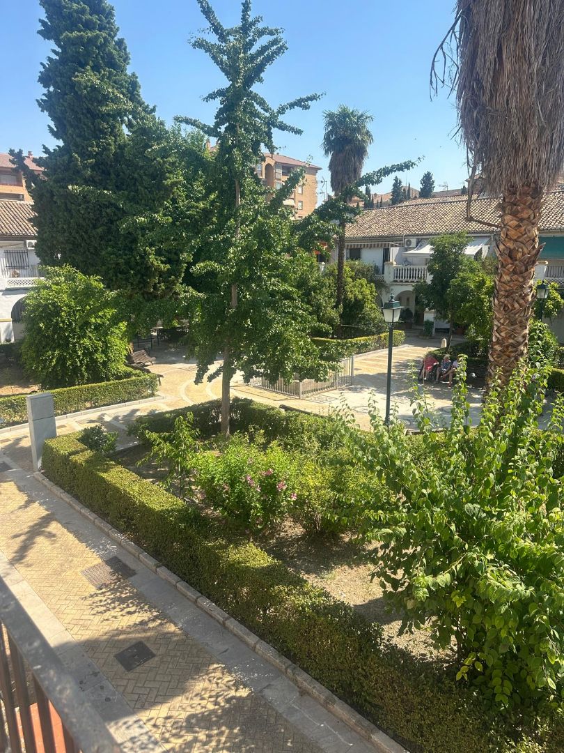 Vista exterior de Casa o xalet en venda en  Granada Capital amb Balcó