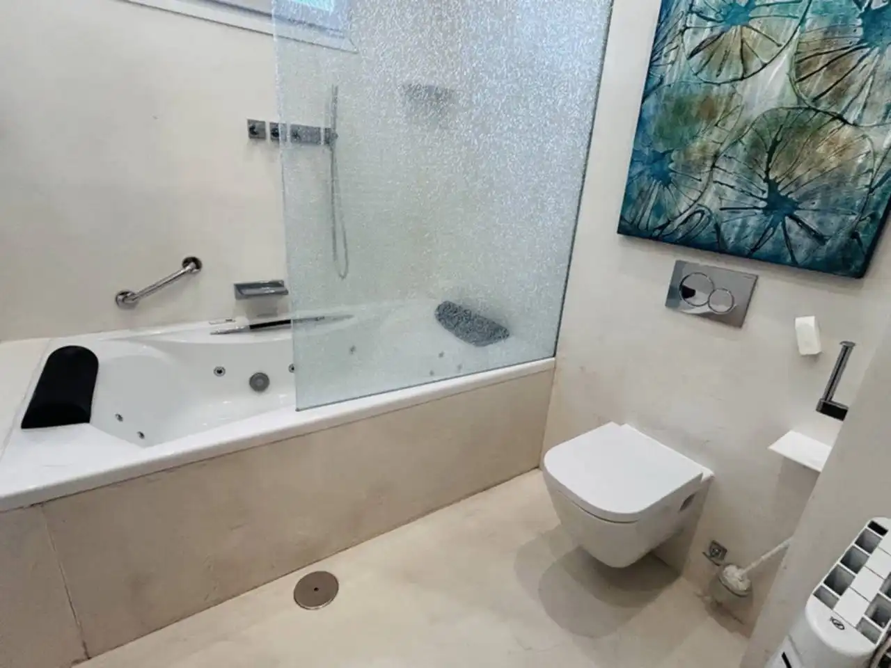 Badezimmer von Einfamilien-Reihenhaus zum Verkauf in Almuñécar mit Klimaanlage, Heizung und Terrasse