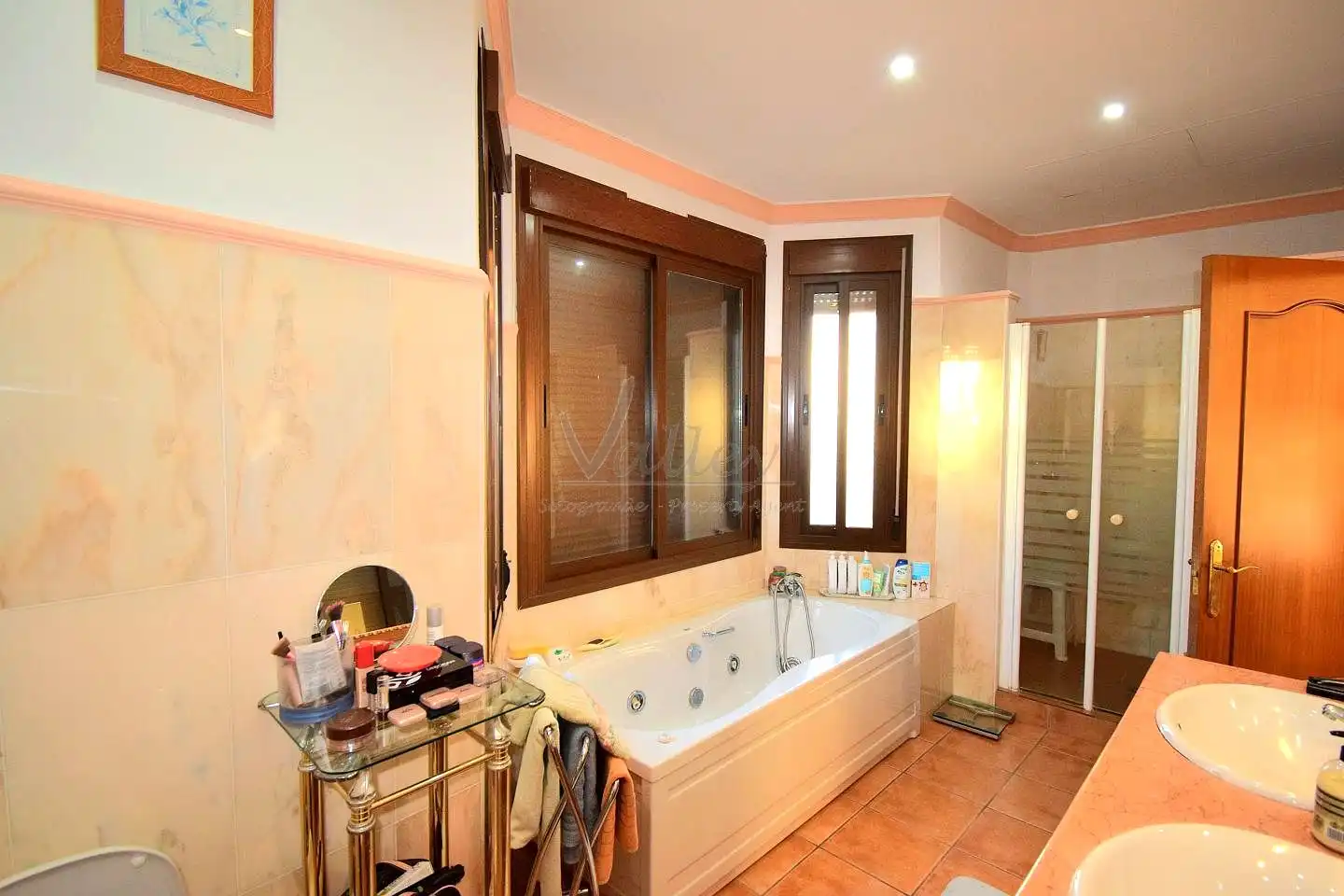 Bany de Finca rústica en venda en Estepona amb Jardí privat, Terrassa i Traster
