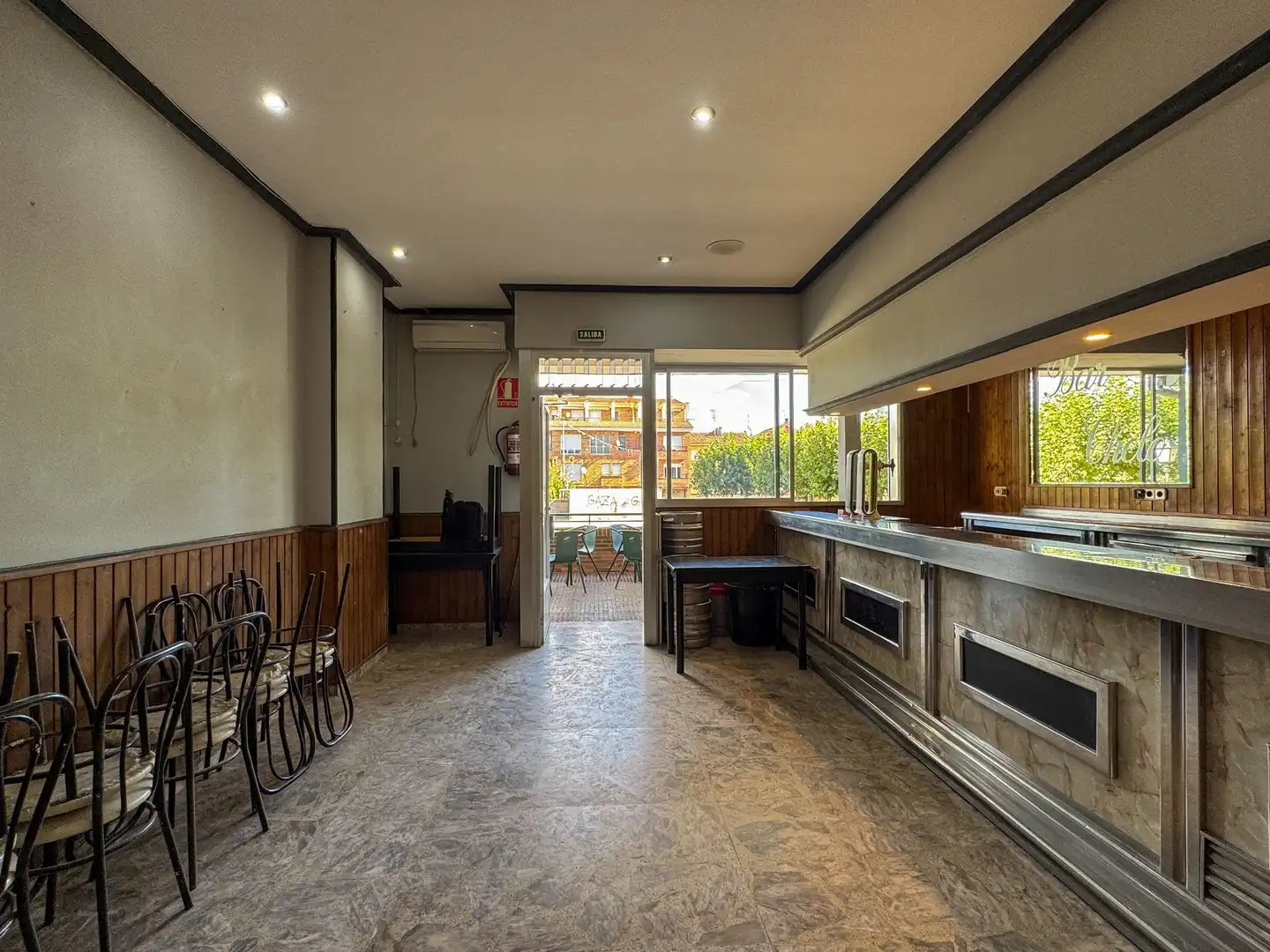Commercial properties for sale in PINTOR MOREDA, 17, Alberite