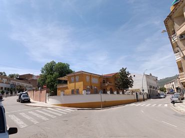 Casa rústica amb jardí en venda a Avenida Valencia 18
