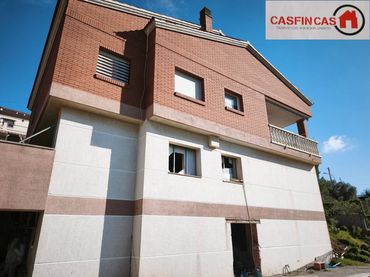 Casa amb piscina en venda a Costa Cunit - Els Jardins - Els Rosers