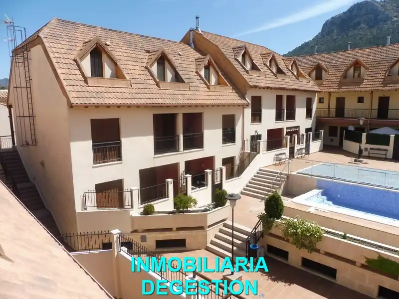 Außenansicht von Maisonette zum Verkauf in La Iruela mit Klimaanlage, Heizung und Parkett