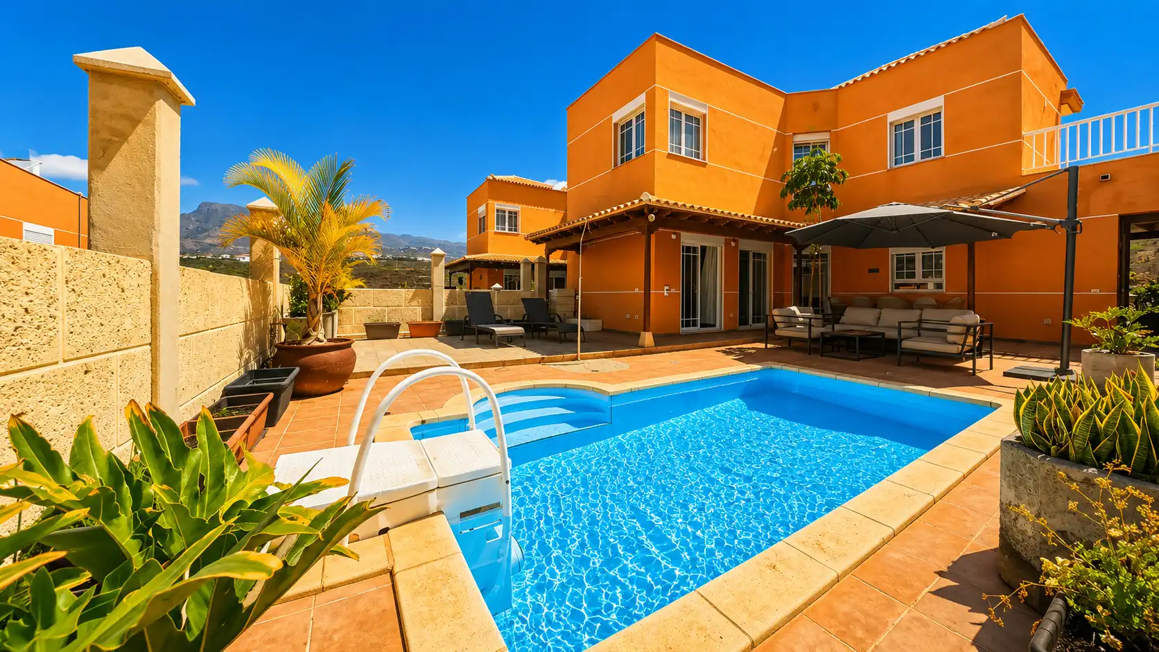 Vista exterior de Casa o chalet en venta en Arona con Aire acondicionado, Terraza y Trastero