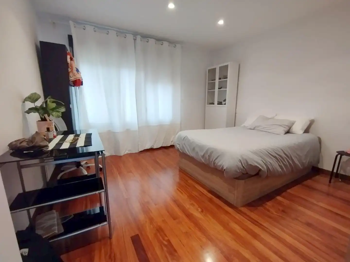 Schlafzimmer von Dachboden zur Miete in Oviedo  mit Heizung, Möbliert und Balkon