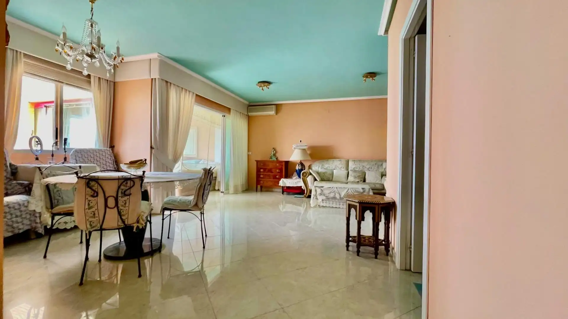 Wohnzimmer von Dachboden zum Verkauf in Finestrat mit Klimaanlage, Privatgarten und Gemeinschaftspool