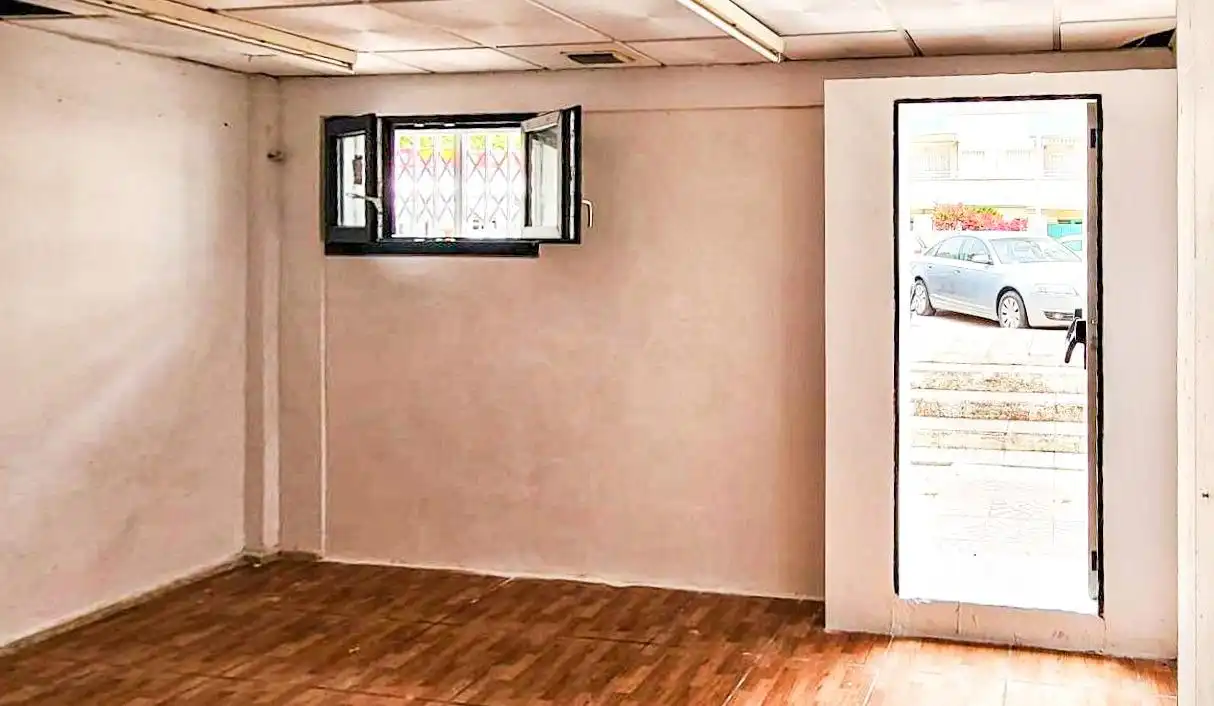 Local en venta en Gandia con Terraza
