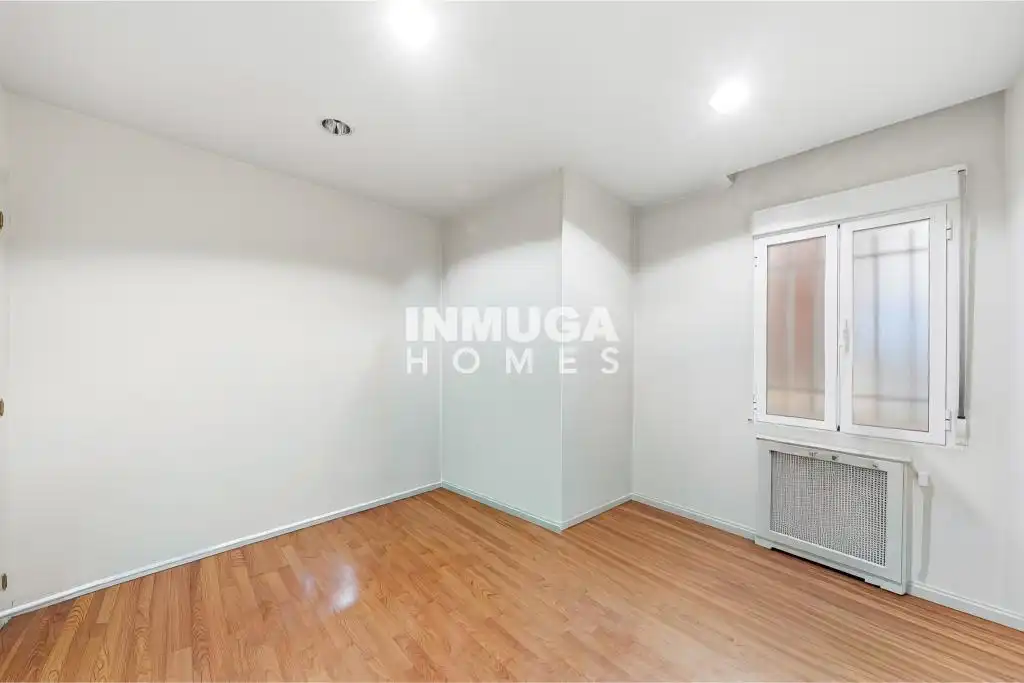 Bedroom of Flat for sale in Madrid  with Air Conditioner, Heating and Storage room