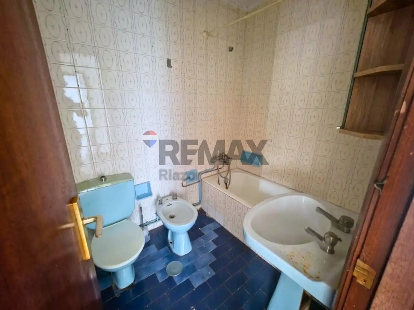 Bathroom of Flat for sale in Santiago de Compostela   with Heating and Storage room
