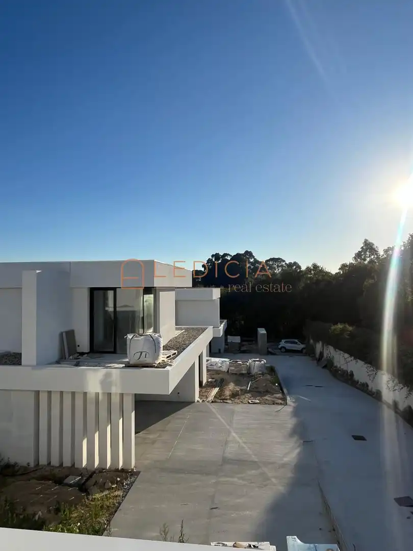 Vista exterior de Casa o chalet en venta en Vigo  con Calefacción, Jardín privado y Parquet