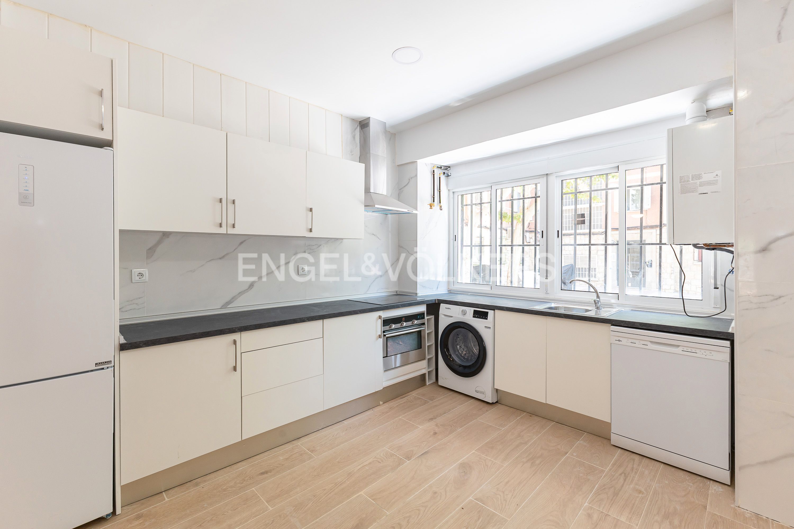 Kitchen of Apartment for sale in  Madrid Capital  with Heating and Parquet flooring