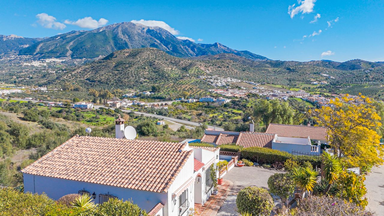 Exterior view of House or chalet for sale in Viñuela  with Air Conditioner, Terrace and Swimming Pool