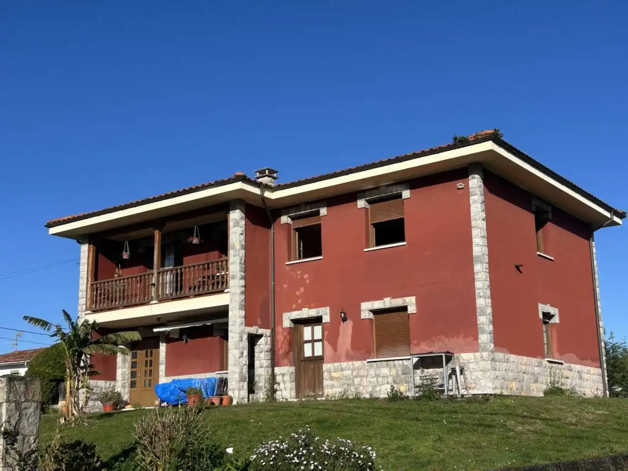 Außenansicht von Haus oder Chalet zum Verkauf in Llanes mit Heizung, Privatgarten und Terrasse