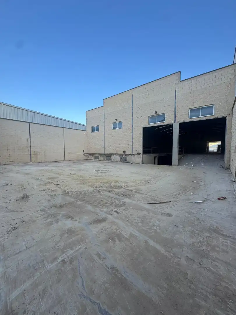 Vista exterior de Nave industrial de alquiler en Antequera