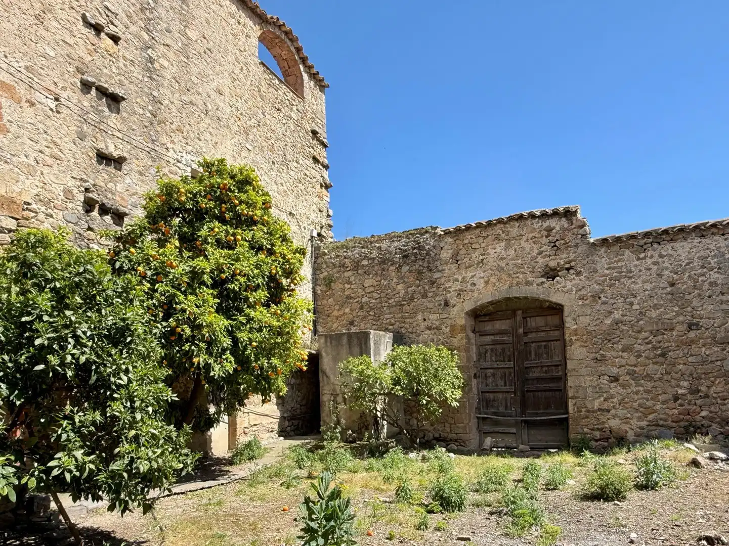 Außenansicht von Country house zum Verkauf in Boadella i les Escaules mit Heizung, Terrasse und Abstellraum