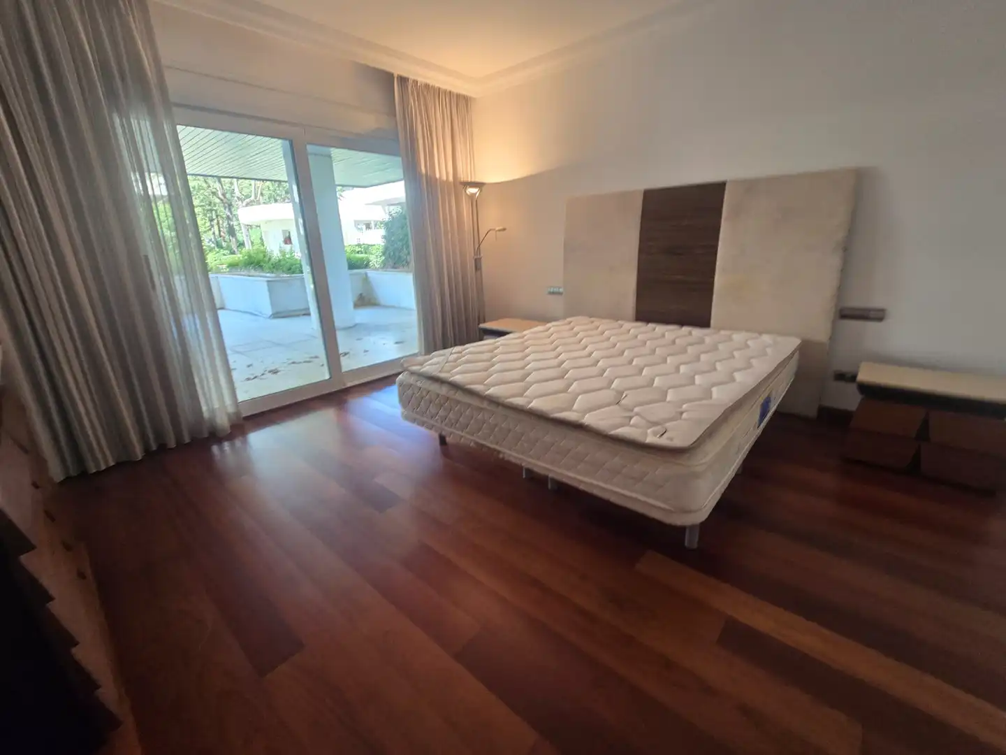 Dormitori de Apartament en venda en Marbella amb Aire condicionat, Calefacció i Jardí privat