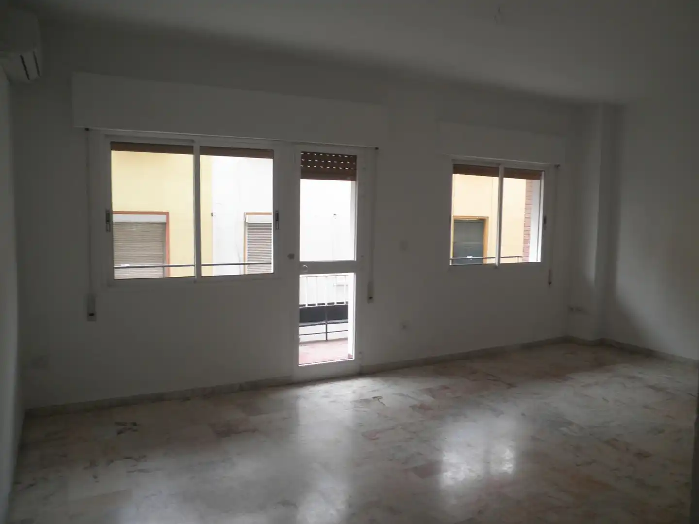Flat with lift to rent in Republica Argentina