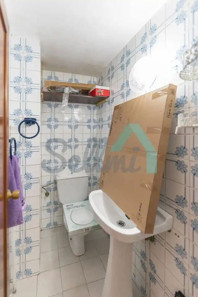 Bathroom of Flat for rent in Oviedo   with Heating, Parquet flooring and Furnished