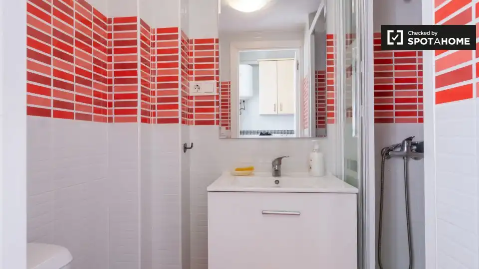 Baño de Piso de alquiler en Madrid con Aire acondicionado, Calefacción y Amueblado