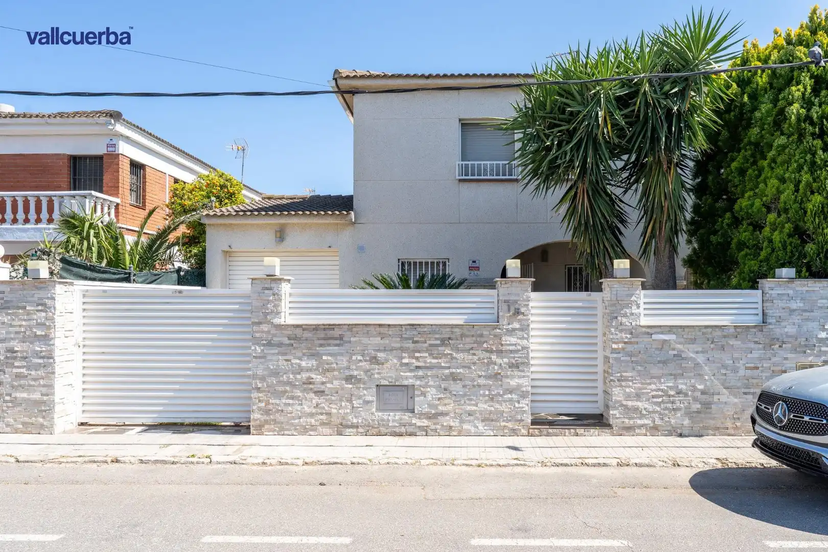 Vista exterior de Casa adosada en venda en Cambrils amb Aire condicionat, Calefacció i Jardí privat