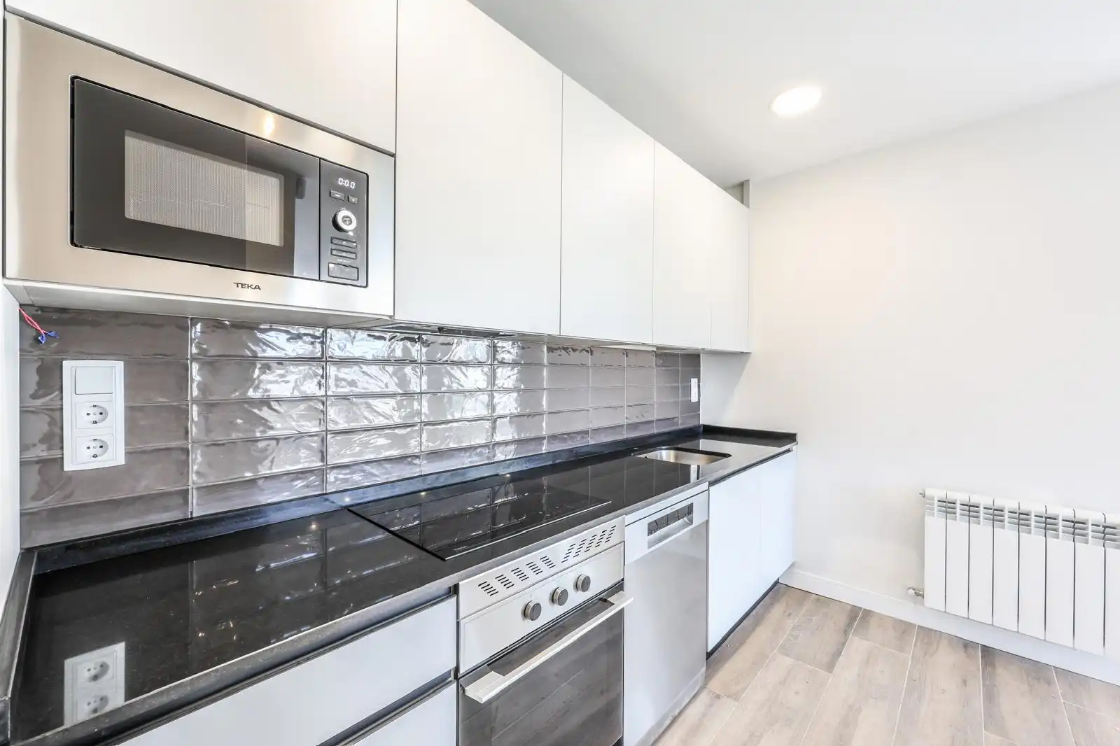 Kitchen of Flat for sale in Madrid  with Heating, Oven and Washing machine
