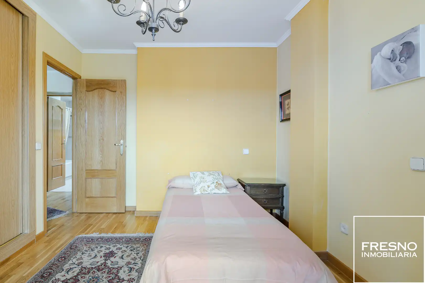 Bedroom of Detached homes for sale in Cobeña  with Air Conditioner, Heating and Private garden