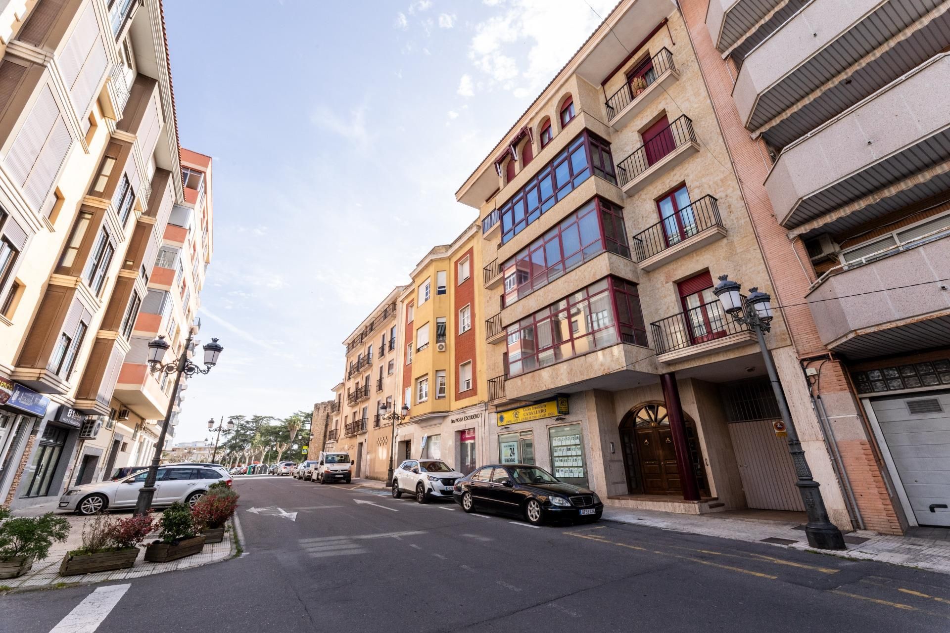 Vista exterior de Dúplex en venda en Plasencia amb Aire condicionat, Calefacció i Balcó