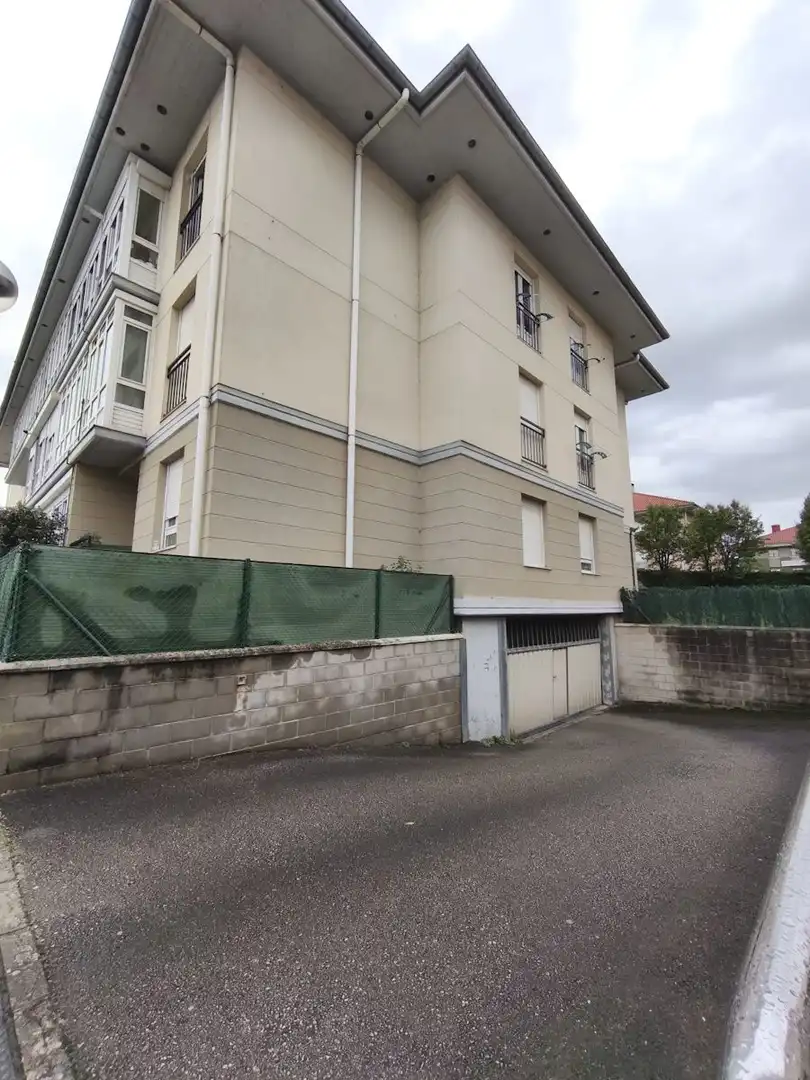 Parking de Piso en venta en Cartes con Calefacción y Trastero
