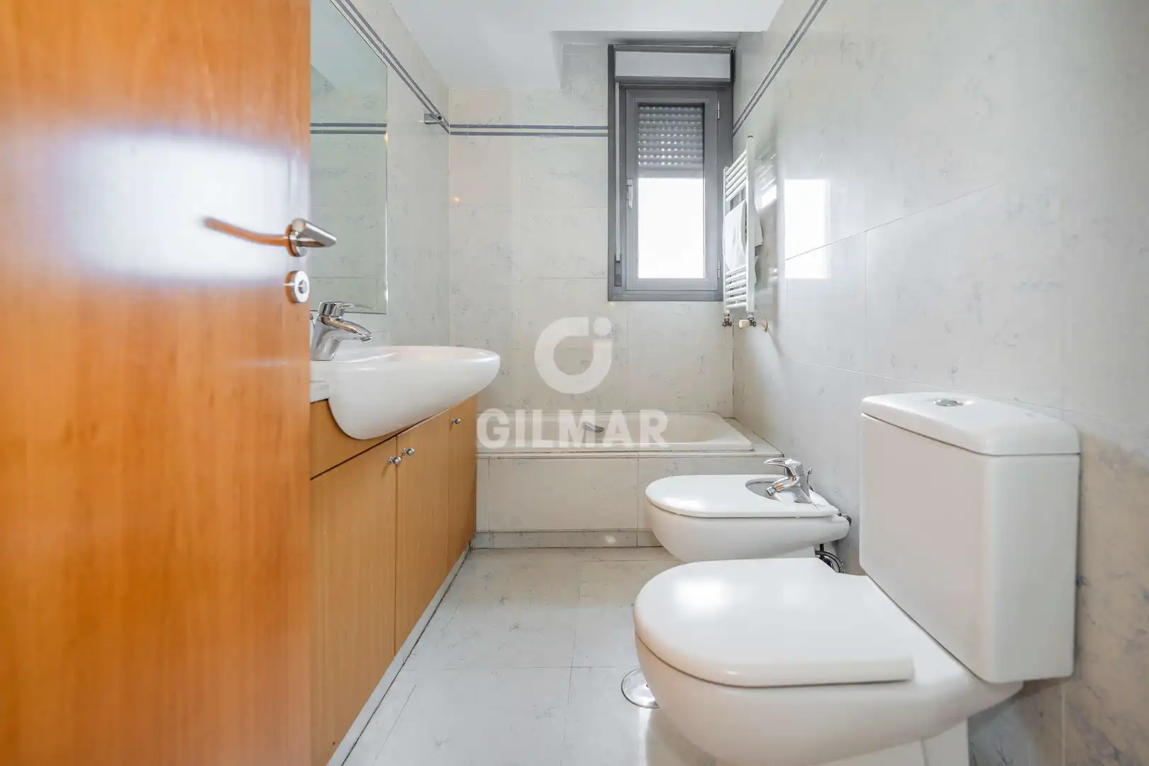 Badezimmer von Dachboden zum Verkauf in Madrid mit Heizung, Privatgarten und Abstellraum