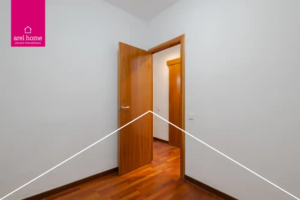 Piso en venta en Esplugues de Llobregat con Calefacción, Parquet y Balcón