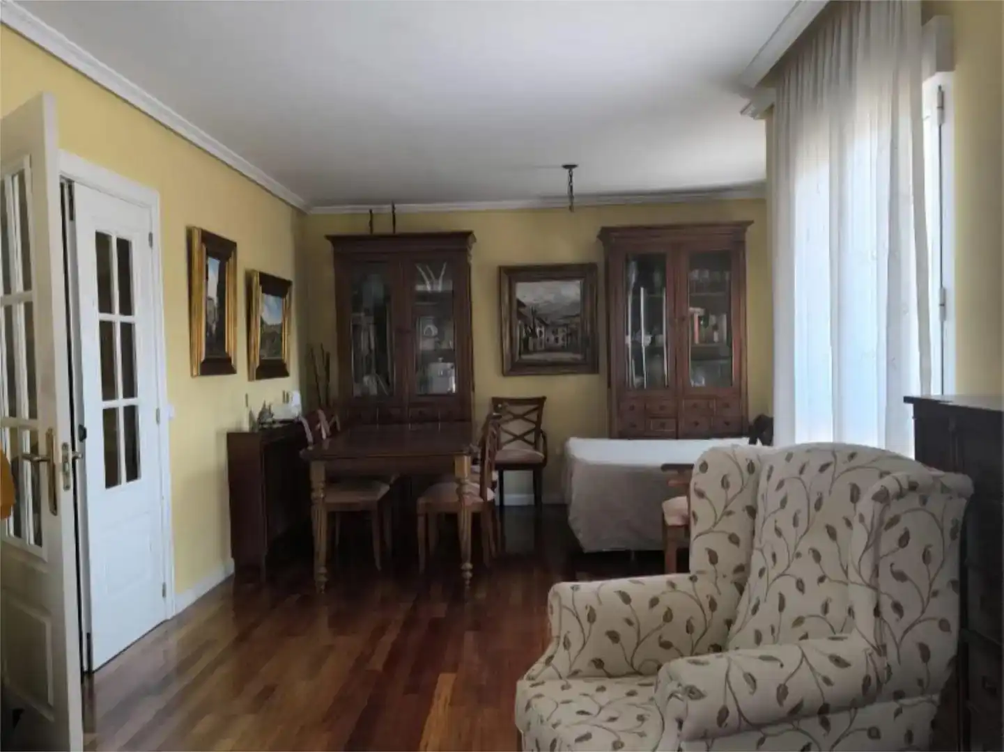 Wohnzimmer von Wohnung zum Verkauf in Torrelodones mit Klimaanlage, Schwimmbad und Balkon