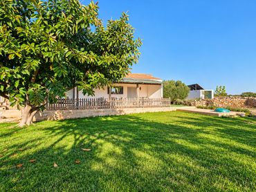 Casa rústica amb jardí en venda a Ciutadella