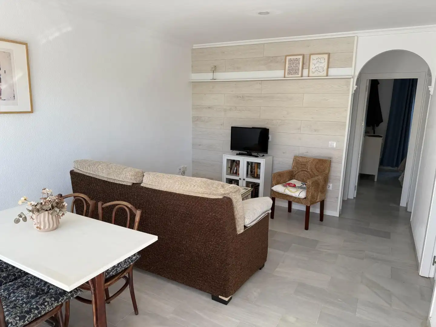 Sala d'estar de Apartament en venda en Chiclana de la Frontera amb Terrassa, Moblat i Piscina comunitària