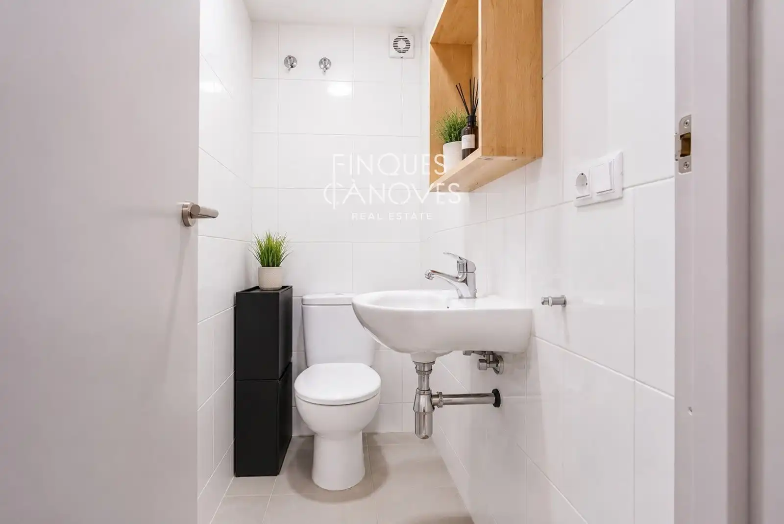Bathroom of Attic for sale in Bescanó  with Air Conditioner, Heating and Parquet flooring