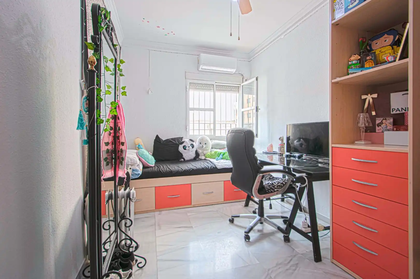 Habitación de Planta baja en venta en Gelves con Aire acondicionado