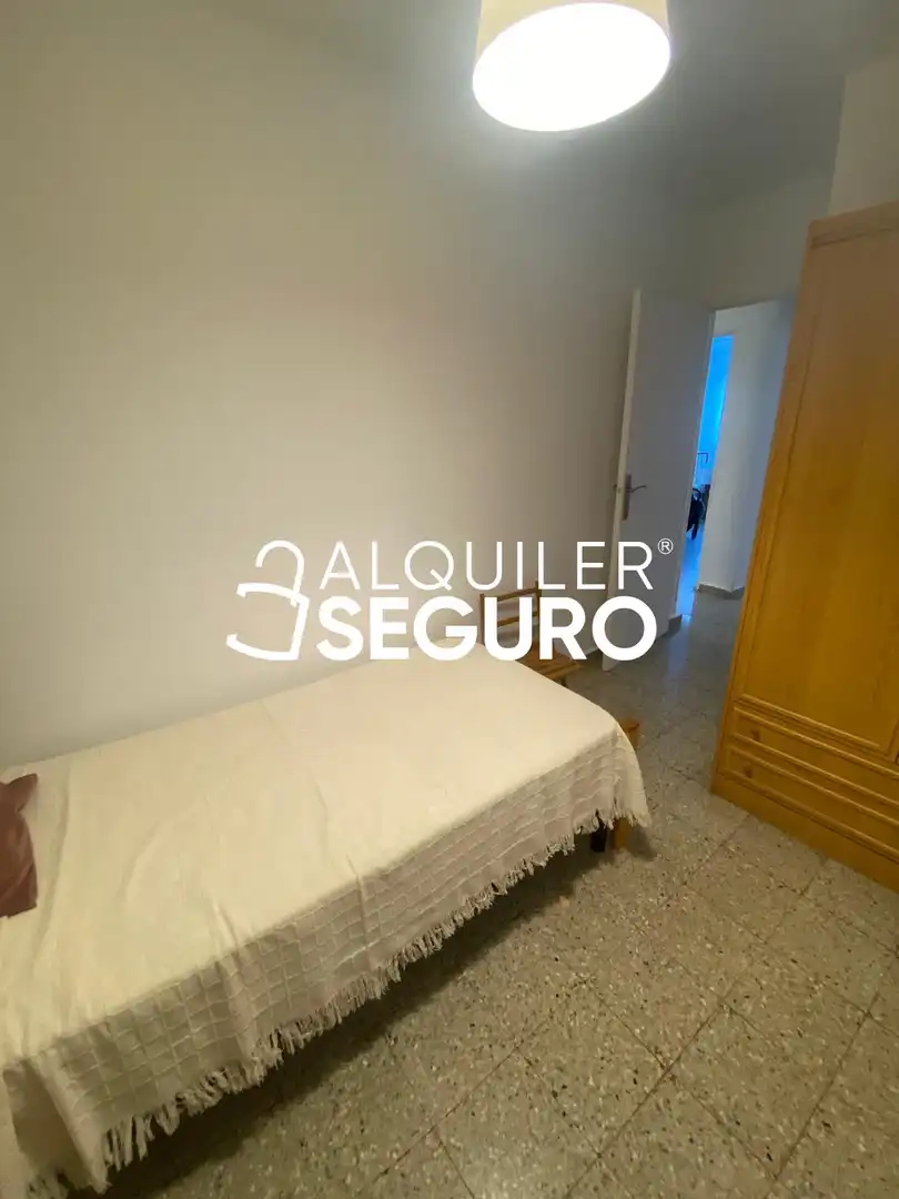 Habitación de Piso de alquiler en Guadalajara con Calefacción, Terraza y Amueblado