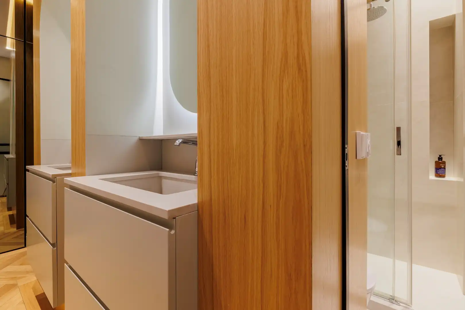 Bathroom of Flat for sale in Madrid  with Air Conditioner and Heating