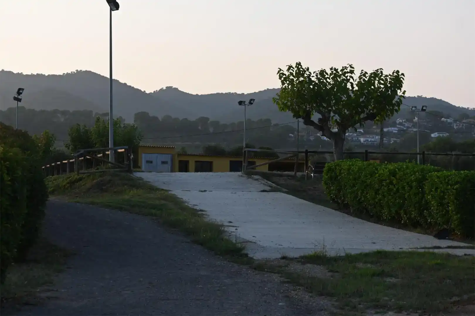 Vista exterior de Finca rústica en venda en Piera amb Aire condicionat i Piscina