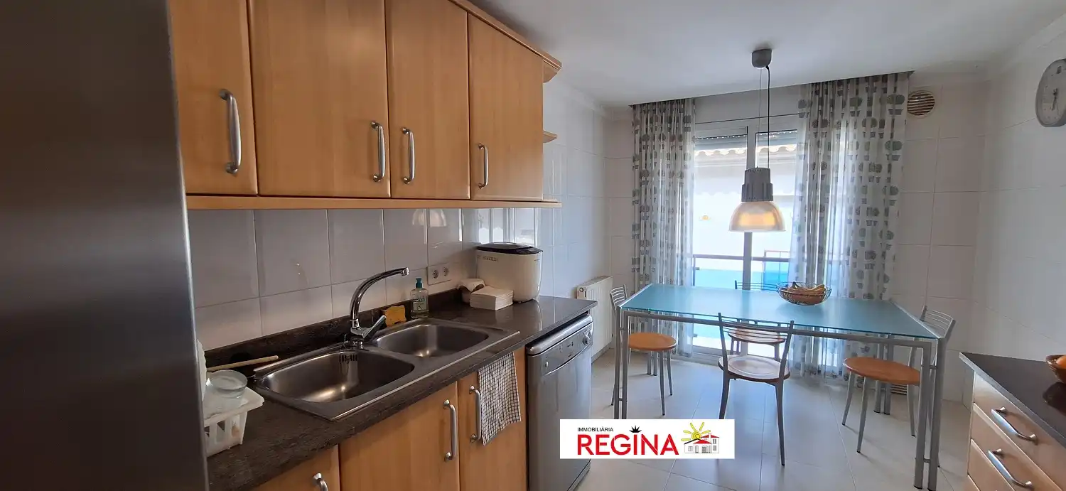 Küche von Dachboden zum Verkauf in L'Escala mit Heizung, Terrasse und Möbliert