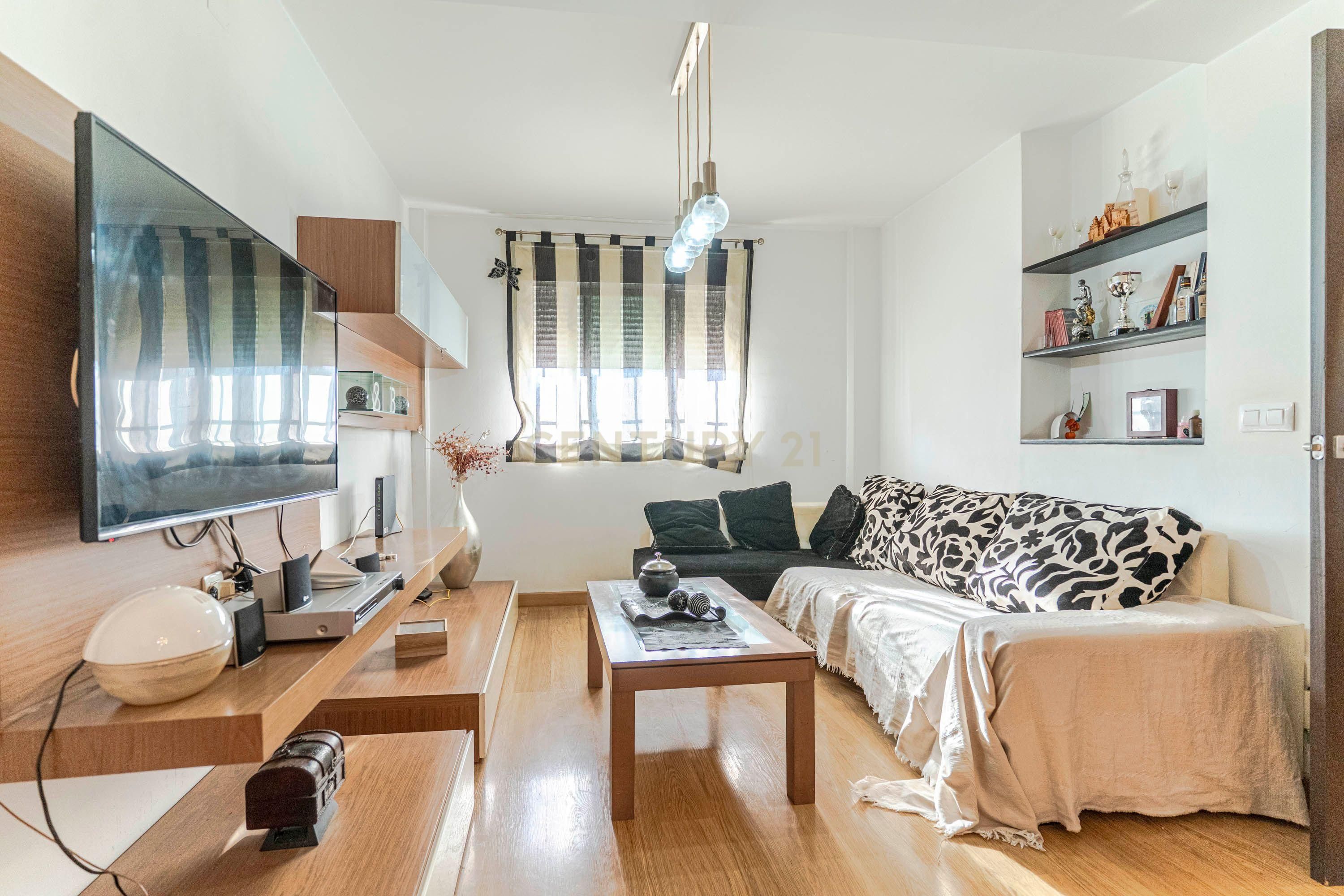 Living room of Single-family semi-detached for sale in Vélez de Benaudalla  with Balcony