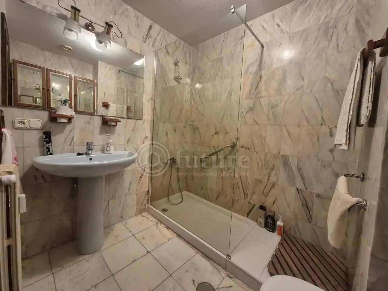 Bathroom of Flat for sale in Salamanca  with Heating, Terrace and Furnished