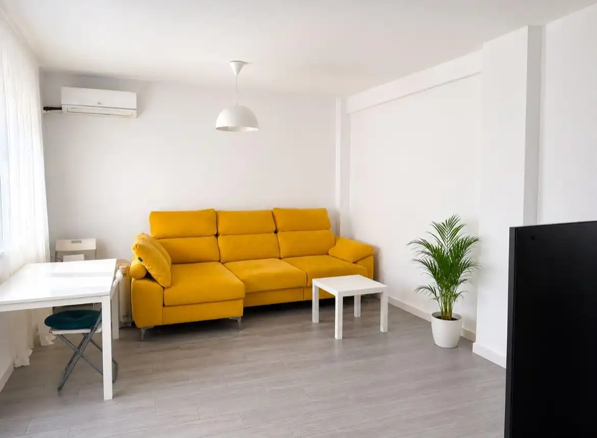 Sala d'estar de Pis en venda en Sevilla amb Aire condicionat