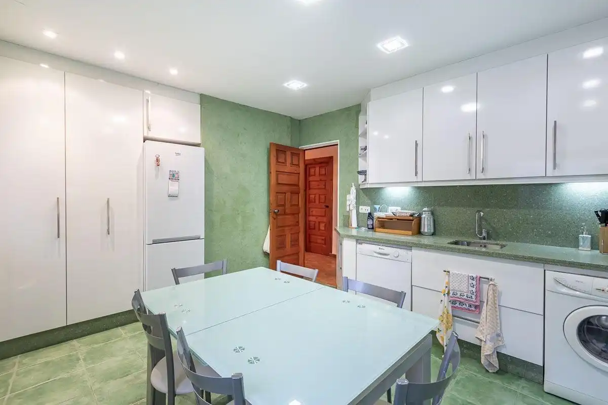 Küche von Wohnung zur Miete in Jun mit Klimaanlage, Heizung und Privatgarten